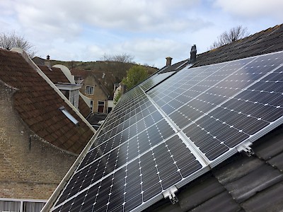 panelen op het dak, foto Willemijn Steentjes