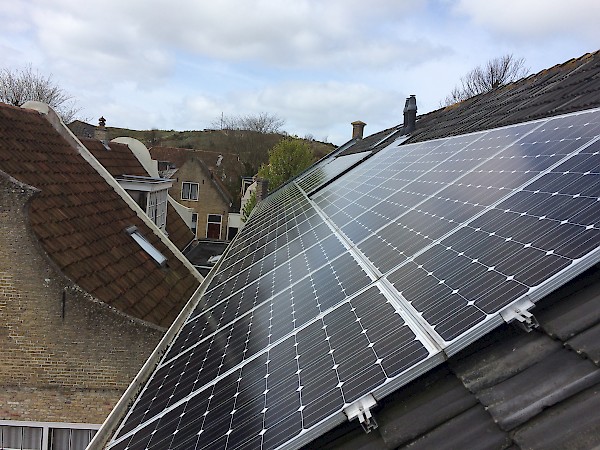 panelen op het dak, foto Willemijn Steentjes