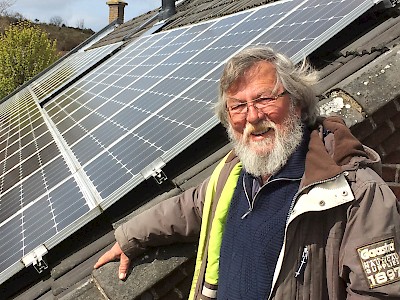 Jaap de Jong op het dak van Ons Huis, foto Willemijn Steentjes